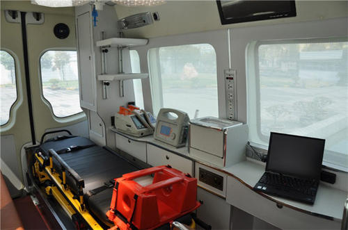 迁安市救护车内部